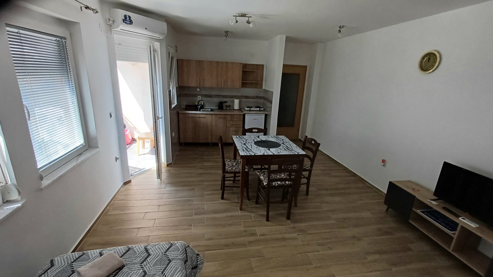 Lake View Apartment